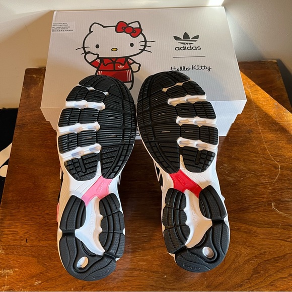 ADIDAS x HELLO KITTY Astir Shoes - Picture 10 of 12